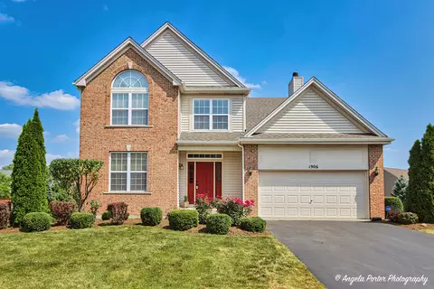 1906 Applewood Dr, Wauconda, IL 60084