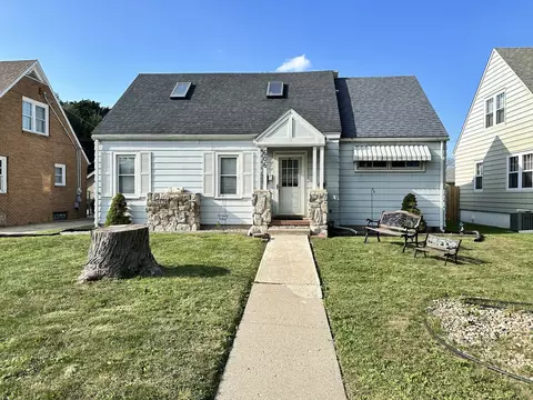 606 W 9th St, Sterling, IL 61081