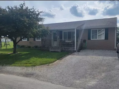 402 Walnut St, Catlin, IL 61817