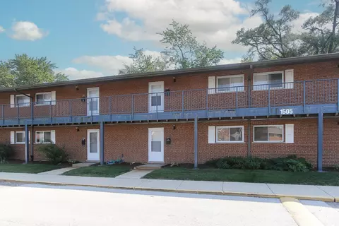 1505 S Canford Cliffs Dr #1C, Mount Prospect, IL 60056