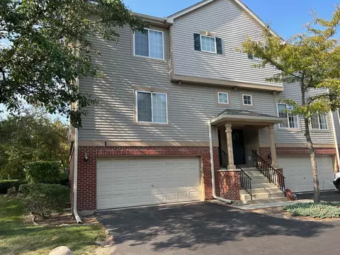 1 Monarch Dr, Streamwood, IL 60107