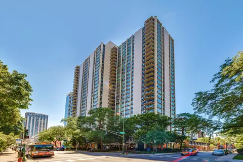 1255 N Sandburg Ter #810E, Chicago, IL 60610