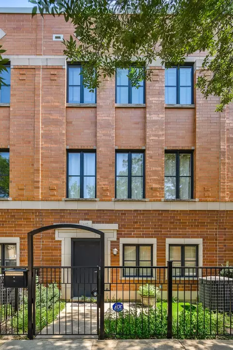 107 S Racine Ave, Chicago, IL 60607