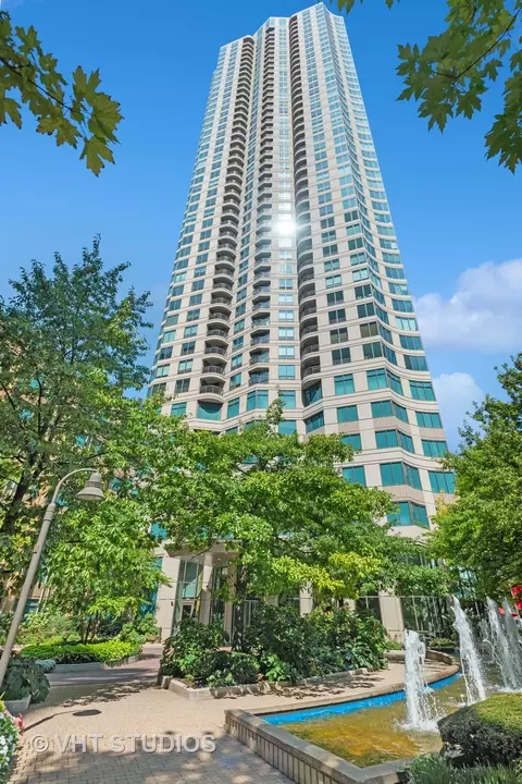 400 N Lasalle Dr #3703, Chicago, IL 60654