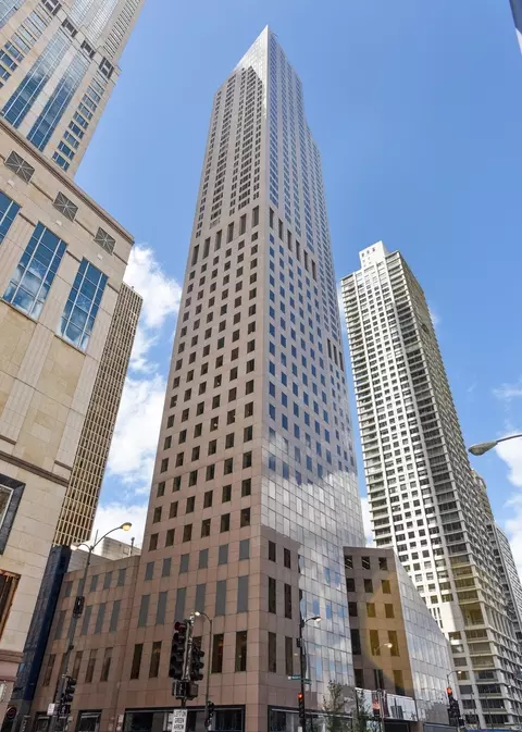 950 N Michigan Ave #4802, Chicago, IL 60611