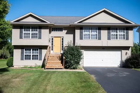 406 SE Lamplighter Loop, Poplar Grove, IL 61065