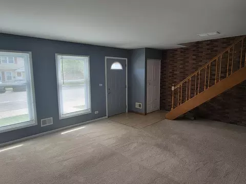 1868 Jamestown Cir, Hoffman Estates, IL 60169 photo 2