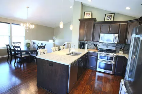 457 Conservatory Ln, Aurora, IL 60502 photo 8