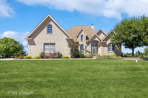 950 Tall Grass Ct, Somonauk, IL 60552