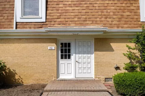 761 Garfield Ave #C, Libertyville, IL 60048