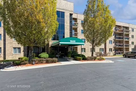 18600 Village West Dr #307, Hazel Crest, IL 60429