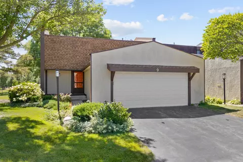 9 Sweetwood Ct #9, Indian Head Park, IL 60525