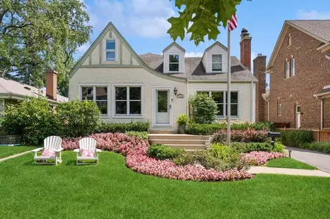 930 Yale St, Wilmette, IL 60091