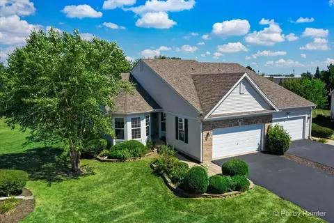 386 Woodhill Dr, Carol Stream, IL 60188