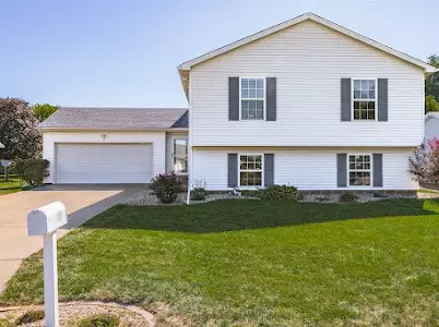 702 S Franklin Way, Pontiac, IL 61764