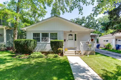 1051 Sheridan Ave, Deerfield, IL 60015