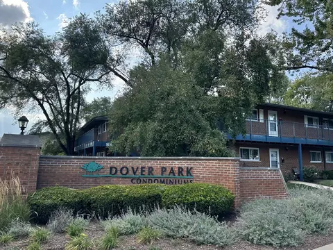 1810 W Hatherleigh Ct #1E, Mount Prospect, IL 60056