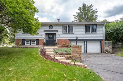 21 W205 Ahlstrand Rd, Lombard, IL 60148