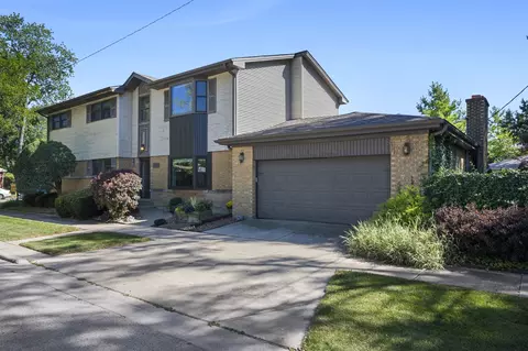 3701 Roth Ter, Skokie, IL 60076