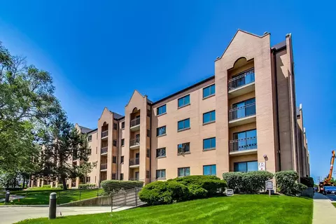 7410 W Lawrence Ave #124, Harwood Heights, IL 60706