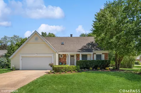 1357 White Mountain Dr, Northbrook, IL 60062