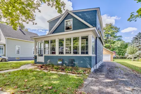 520 S 3rd St, West Dundee, IL 60118
