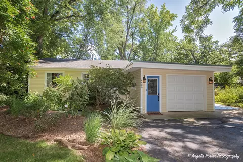 4506 W Wonder Lake Dr, Wonder Lake, IL 60097