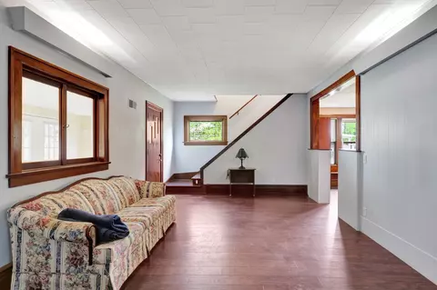 Living - 108 N Walnut St, Roberts, IL 60962 photo 2 of 3