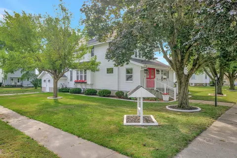 Exterior - 108 N Walnut St, Roberts, IL 60962 photo 2 of 6