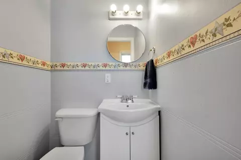 Bath - 108 N Walnut St, Roberts, IL 60962 photo 2 of 3