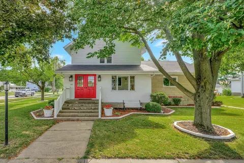 108 N Walnut St, Roberts, IL 60962
