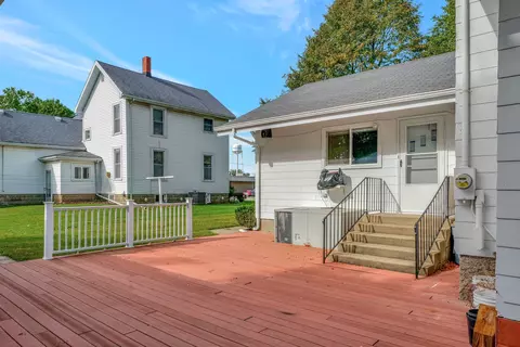 Exterior - 108 N Walnut St, Roberts, IL 60962 photo 6 of 6
