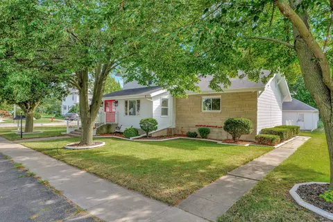 Exterior - 108 N Walnut St, Roberts, IL 60962 photo 5 of 6