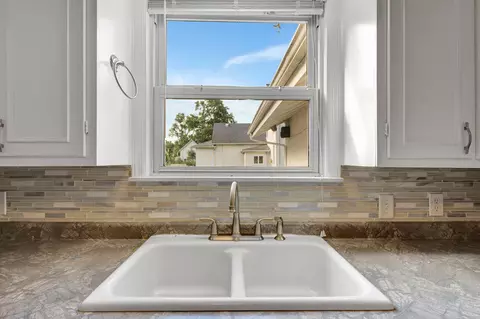 Bath - 108 N Walnut St, Roberts, IL 60962 photo 1 of 3