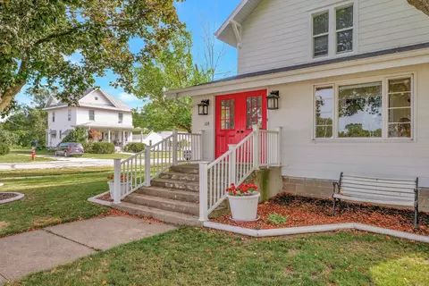 Exterior - 108 N Walnut St, Roberts, IL 60962 photo 3 of 6