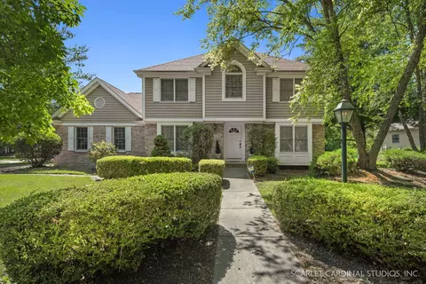 934 Woodside Dr, West Chicago, IL 60185