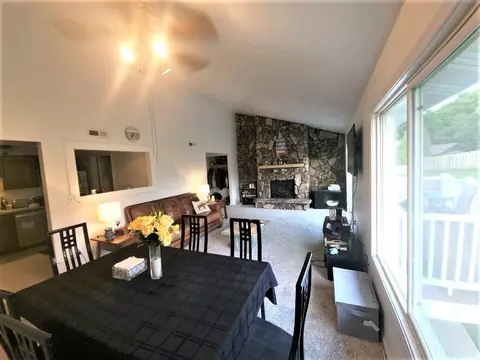 600 Devonshire Ct #C, Mchenry, IL 60050 photo 9