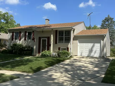 692 Maple Dr, Buffalo Grove, IL 60089