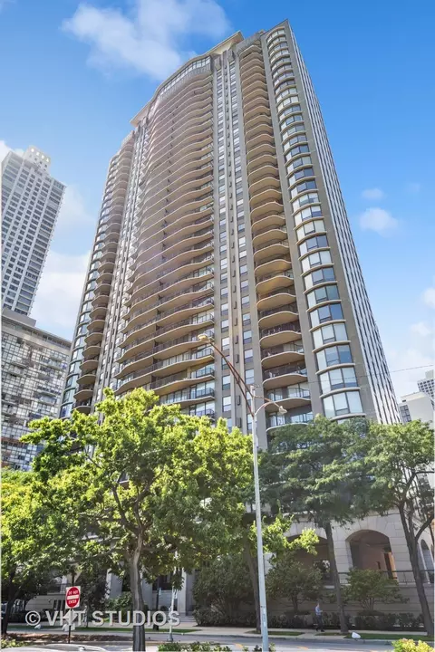 1040 N Lake Shore Dr #19B, Chicago, IL 60611