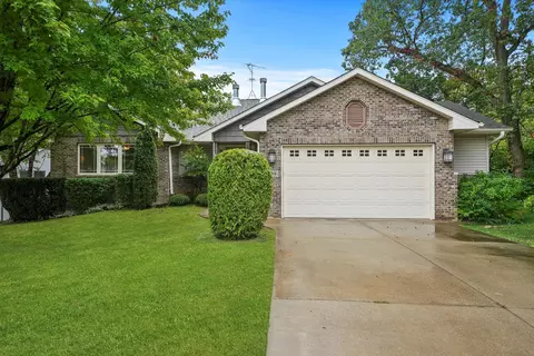 209 New Forest Rd SW, Poplar Grove, IL 61065