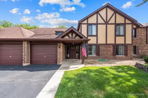 1782 Gloucester Ct #A, Wheaton, IL 60189