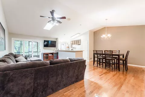 805 N Walnut St #2A, Itasca, IL 60143 photo 2