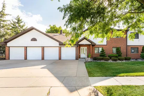 805 N Walnut St #2A, Itasca, IL 60143