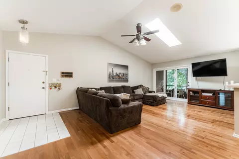 805 N Walnut St #2A, Itasca, IL 60143 photo 3