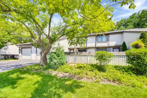 2545 Yarrow Ln, Rolling Meadows, IL 60008 photo 2