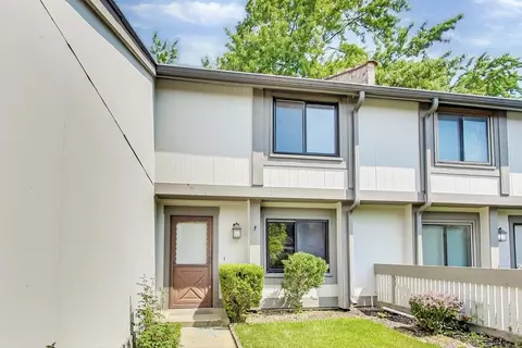 2545 Yarrow Ln, Rolling Meadows, IL 60008 photo 4
