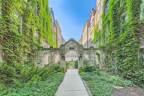 2329 W Farwell Ave #3N, Chicago, IL 60645