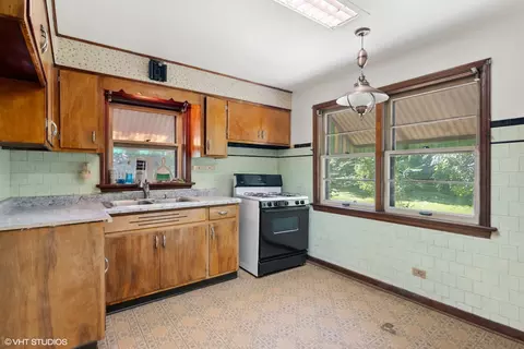 7118 Wolf Rd, Burr Ridge, IL 60527 photo 3