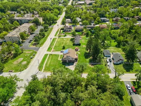 7128 Wolf Rd, Burr Ridge, IL 60527 photo 12
