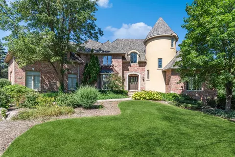 14 S Wynstone Dr, North Barrington, IL 60010